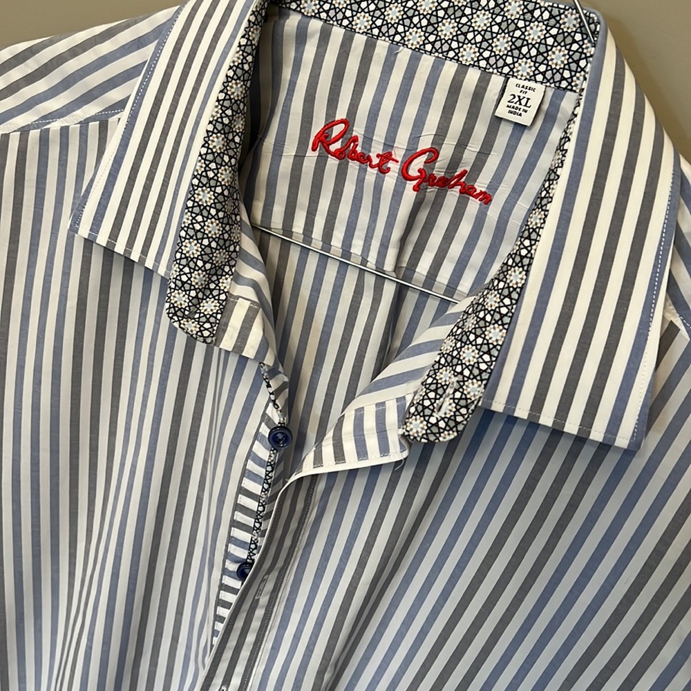 Robert Graham Light Blue and White Striped Short Sleeve Shirt - Picture 2 of 4